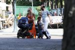 Amsterdam 23 augustus 2019
Kimberley Klaver met haar vriend Michel van den Bergh en zijn kinderen . Ze hebben net ook samen een kindje gekregen.