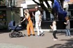 Amsterdam 23 augustus 2019
Kimberley Klaver met haar vriend Michel van den Bergh en zijn kinderen . Ze hebben net ook samen een kindje gekregen.