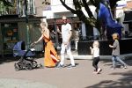 Amsterdam 23 augustus 2019
Kimberley Klaver met haar vriend Michel van den Bergh en zijn kinderen . Ze hebben net ook samen een kindje gekregen.
