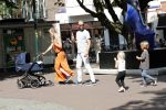 Amsterdam 23 augustus 2019
Kimberley Klaver met haar vriend Michel van den Bergh en zijn kinderen . Ze hebben net ook samen een kindje gekregen.