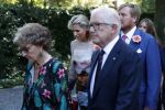 Den Haag 22 augustus 2019
Afscheidsdienst voor prinses Christina op paleis Noordeinde en de koninklijke stallen.
Aanwezig haar Kinderen Bernardo, Nicolas en Juliana alsmede prinses Beatrix prinses Irene prinses Margriet mr Pieter v Vollenhoven Koning Willem Alexander koningin Maxima prinses Mabel prins Constantijn Prinses laurentien en hun kinderen Leonore Claus Casimir Eloise   Prins Carlos  prinses Annemarie prinses Viktoria  Prins Jaime Prinses Carolina met man Albert Brenninkmeijer prinses Margarita met man Tjalling ten cate Prins floris en Prinses Aimee Prins Maurits en Prinses Marilene Prins Pieter Christiaan en Prins Bernhard jr.
