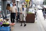 Amsterdam 31 augustus 2019
Oscar Hammerstein doet met zijn mercedes SL 600 cabrio boodschappen.