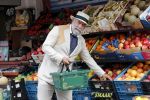 Amsterdam 31 augustus 2019
Oscar Hammerstein doet met zijn mercedes SL 600 cabrio boodschappen.