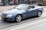 Amsterdam 31 augustus 2019
Oscar Hammerstein doet met zijn mercedes SL 600 cabrio boodschappen.