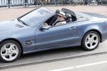 Amsterdam 31 augustus 2019
Oscar Hammerstein doet met zijn mercedes SL 600 cabrio boodschappen.