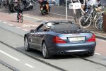 Amsterdam 31 augustus 2019
Oscar Hammerstein doet met zijn mercedes SL 600 cabrio boodschappen.