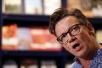 Amsterdam 21 augustus 2019
Boekpresentatie Inge Ipenburg. Tim Akkerman ontvangt het eerste exemplaar.
Paul Groot