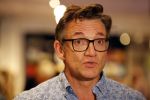 Amsterdam 21 augustus 2019
Boekpresentatie Inge Ipenburg. Tim Akkerman ontvangt het eerste exemplaar.
Paul Groot