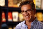 Amsterdam 21 augustus 2019
Boekpresentatie Inge Ipenburg. Tim Akkerman ontvangt het eerste exemplaar.
Paul Groot