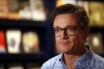 Amsterdam 21 augustus 2019
Boekpresentatie Inge Ipenburg. Tim Akkerman ontvangt het eerste exemplaar.
Paul Groot