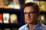 Amsterdam 21 augustus 2019
Boekpresentatie Inge Ipenburg. Tim Akkerman ontvangt het eerste exemplaar.
Paul Groot