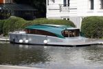 Amsterdam 28 augustus 2019
De nieuwe WATERDREAM boot van prins Bernhard Jr achter zijn huis.