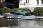 Amsterdam 28 augustus 2019
De nieuwe WATERDREAM boot van prins Bernhard Jr achter zijn huis.