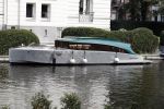 Amsterdam 28 augustus 2019
De nieuwe WATERDREAM boot van prins Bernhard Jr achter zijn huis.