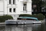 Amsterdam 28 augustus 2019
De nieuwe WATERDREAM boot van prins Bernhard Jr achter zijn huis.