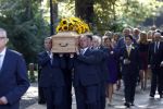 Den Haag 22 augustus 2019
Afscheidsdienst voor prinses Christina op paleis Noordeinde en de koninklijke stallen.
Aanwezig haar Kinderen Bernardo, Nicolas en Juliana alsmede prinses Beatrix prinses Irene prinses Margriet mr Pieter v Vollenhoven Koning Willem Alexander koningin Maxima prinses Mabel prins Constantijn Prinses laurentien en hun kinderen Leonore Claus Casimir Eloise   Prins Carlos  prinses Annemarie prinses Viktoria  Prins Jaime Prinses Carolina met man Albert Brenninkmeijer prinses Margarita met man Tjalling ten cate Prins floris en Prinses Aimee Prins Maurits en Prinses Marilene Prins Pieter Christiaan en Prins Bernhard jr.