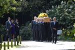 Den Haag 22 augustus 2019
Afscheidsdienst voor prinses Christina op paleis Noordeinde en de koninklijke stallen.
Aanwezig haar Kinderen Bernardo, Nicolas en Juliana alsmede prinses Beatrix prinses Irene prinses Margriet mr Pieter v Vollenhoven Koning Willem Alexander koningin Maxima prinses Mabel prins Constantijn Prinses laurentien en hun kinderen Leonore Claus Casimir Eloise   Prins Carlos  prinses Annemarie prinses Viktoria  Prins Jaime Prinses Carolina met man Albert Brenninkmeijer prinses Margarita met man Tjalling ten cate Prins floris en Prinses Aimee Prins Maurits en Prinses Marilene Prins Pieter Christiaan en Prins Bernhard jr.