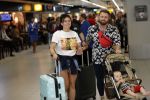 Schiphol 2 augustus 2019
Roxeanne Hazes op schiphol met partner Erik Zwennes en hun zoon Fender