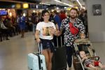 Schiphol 2 augustus 2019
Roxeanne Hazes op schiphol met partner Erik Zwennes en hun zoon Fender