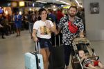 Schiphol 2 augustus 2019
Roxeanne Hazes op schiphol met partner Erik Zwennes en hun zoon Fender