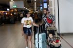 Schiphol 2 augustus 2019
Roxeanne Hazes op schiphol met partner Erik Zwennes en hun zoon Fender