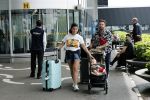 Schiphol 2 augustus 2019
Roxeanne Hazes op schiphol met partner Erik Zwennes en hun zoon Fender