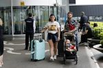 Schiphol 2 augustus 2019
Roxeanne Hazes op schiphol met partner Erik Zwennes en hun zoon Fender