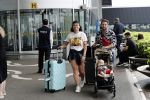 Schiphol 2 augustus 2019
Roxeanne Hazes op schiphol met partner Erik Zwennes en hun zoon Fender