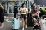 Schiphol 2 augustus 2019
Roxeanne Hazes op schiphol met partner Erik Zwennes en hun zoon Fender