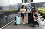 Schiphol 2 augustus 2019
Roxeanne Hazes op schiphol met partner Erik Zwennes en hun zoon Fender