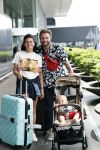 Schiphol 2 augustus 2019
Roxeanne Hazes op schiphol met partner Erik Zwennes en hun zoon Fender