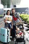 Schiphol 2 augustus 2019
Roxeanne Hazes op schiphol met partner Erik Zwennes en hun zoon Fender