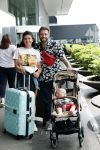 Schiphol 2 augustus 2019
Roxeanne Hazes op schiphol met partner Erik Zwennes en hun zoon Fender
