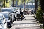 Amsterdam 23 augustus 2019
Ruud de Wild arriveert op zijn motor bij het huis van Olcay Gulsen . Daarna gaan ze met Olcay haar auto naar een fietsenwinkel.
