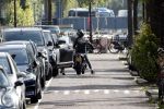 Amsterdam 23 augustus 2019
Ruud de Wild arriveert op zijn motor bij het huis van Olcay Gulsen . Daarna gaan ze met Olcay haar auto naar een fietsenwinkel.