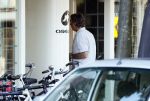 Amsterdam 23 augustus 2019
Ruud de Wild arriveert op zijn motor bij het huis van Olcay Gulsen . Daarna gaan ze met Olcay haar auto naar een fietsenwinkel.