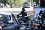 Amsterdam 23 augustus 2019
Ruud de Wild arriveert op zijn motor bij het huis van Olcay Gulsen . Daarna gaan ze met Olcay haar auto naar een fietsenwinkel.