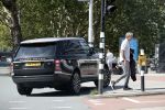 Amsterdam 23 augustus 2019
Ruud de Wild arriveert op zijn motor bij het huis van Olcay Gulsen . Daarna gaan ze met Olcay haar auto naar een fietsenwinkel.