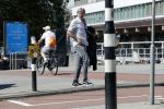 Amsterdam 23 augustus 2019
Ruud de Wild arriveert op zijn motor bij het huis van Olcay Gulsen . Daarna gaan ze met Olcay haar auto naar een fietsenwinkel.
