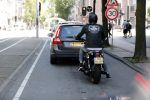 Amsterdam 23 augustus 2019
Ruud de Wild arriveert op zijn motor bij het huis van Olcay Gulsen . Daarna gaan ze met Olcay haar auto naar een fietsenwinkel.