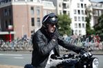 Amsterdam 23 augustus 2019
Ruud de Wild arriveert op zijn motor bij het huis van Olcay Gulsen . Daarna gaan ze met Olcay haar auto naar een fietsenwinkel.