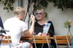 Amsterdam 28 augustus 2019
Sheila de Vries met zoon op terras.