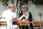 Amsterdam 28 augustus 2019
Sheila de Vries met zoon op terras.
