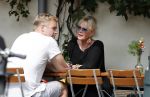 Amsterdam 28 augustus 2019
Sheila de Vries met zoon op terras.