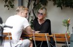 Amsterdam 28 augustus 2019
Sheila de Vries met zoon op terras.