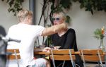 Amsterdam 28 augustus 2019
Sheila de Vries met zoon op terras.
