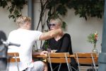 Amsterdam 28 augustus 2019
Sheila de Vries met zoon op terras.