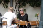 Amsterdam 28 augustus 2019
Sheila de Vries met zoon op terras.