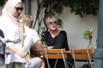Amsterdam 28 augustus 2019
Sheila de Vries met zoon op terras.