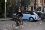 Amsterdam 31 augustus 2019
Susan Visser op de fiets in Amsterdam zuid.